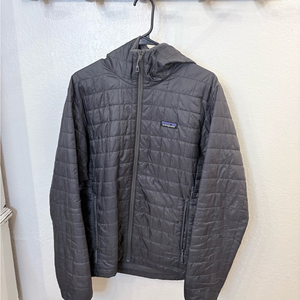 Patagonia Men’s Charcoal Quilted Hooded Puffer Jacket